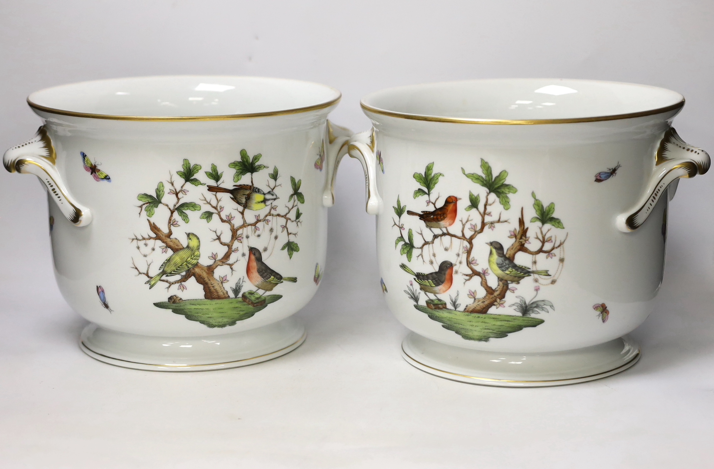 A pair of large Herend Rothschild birds pattern jardinieres, 20.5cm tall